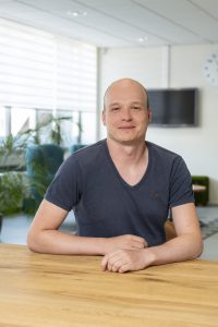Bas
