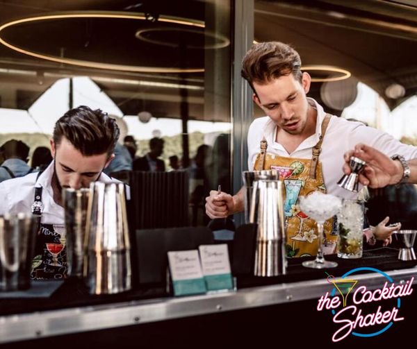 Sven en Max van The Cocktail Shaker aan het werk