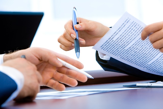 Volgens de (digitale) bewaarplicht van je administratie moet je ook zaken als contracten minimaal 7 jaar lang bewaren.