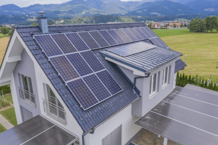 Heb je zonnepanelen op of rond je huis gekocht in 2022, is de deadline terugvragen aanschaf zonnepanelen bijna verstreken