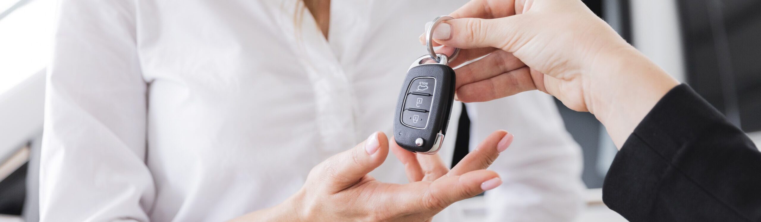 Fossiele auto’s van de zaak krijgen een eindheffing vanaf 2027